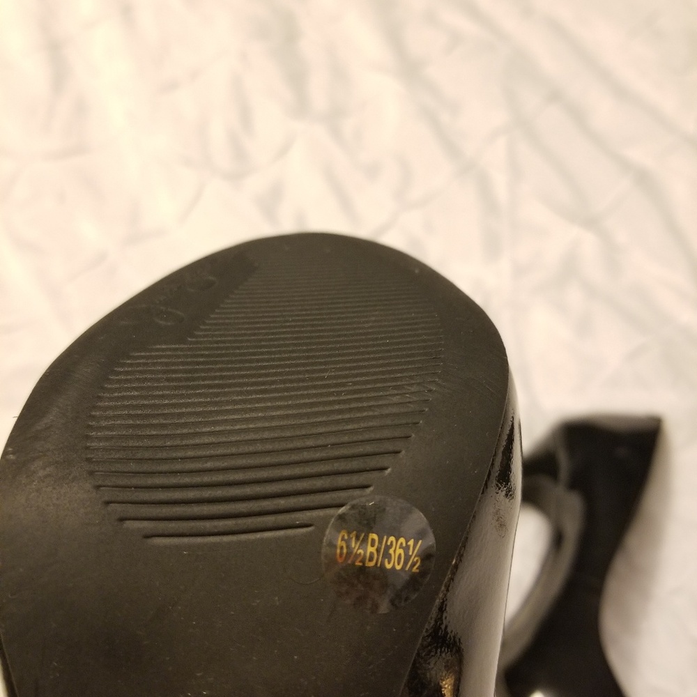 Jessica Simpson black patent pumps 6.5 - Picture 4 of 4